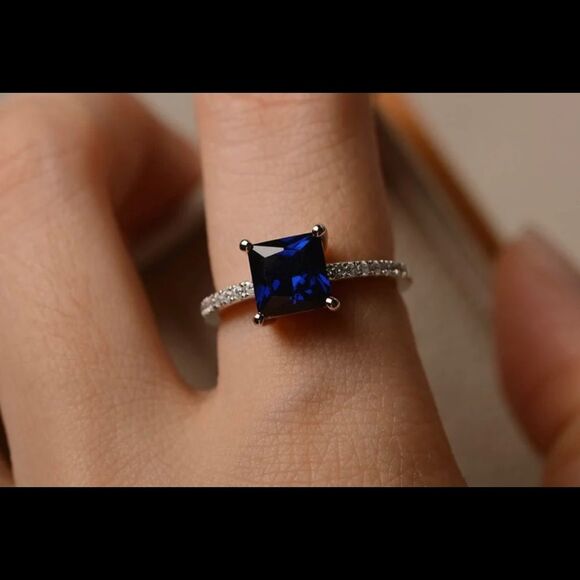 Sterling silver princess cut blue sapphire and cubic zirconia ring. Sz: 10 - Picture 4 of 8